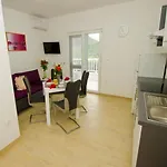 Apartman Vesela - One Bedroom With Balcony And Sea View