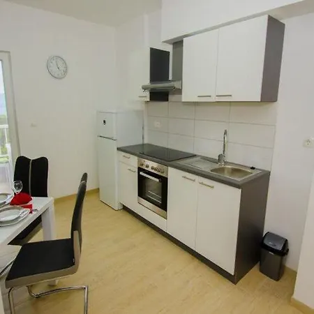 Apartman Vesela - One Bedroom With Balcony And Sea View