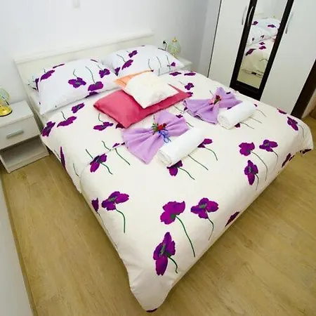 Vesela - One Bedroom With Balcony And Sea View Apartmán *