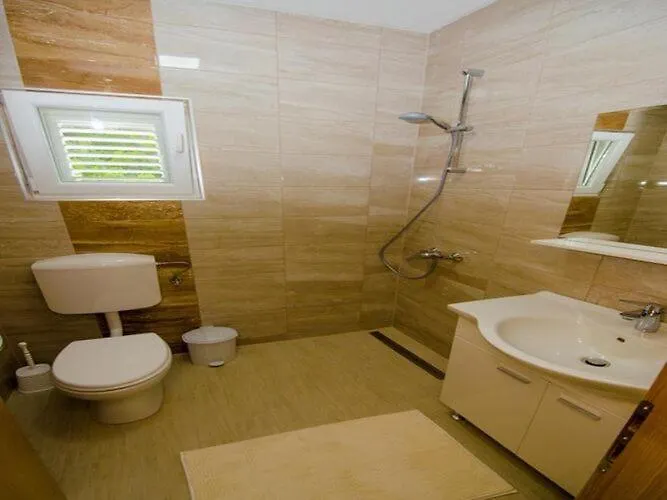 아파트 Vesela - One Bedroom With Balcony And Sea View *