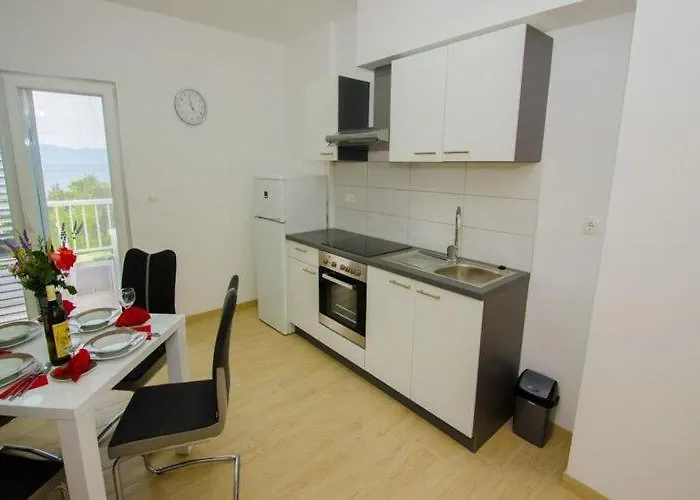 아파트 Vesela - One Bedroom With Balcony And Sea View