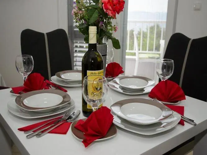 Vesela - One Bedroom With Balcony And Sea View *