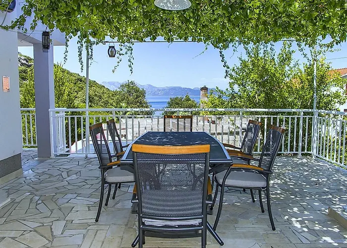 Vesela - One Bedroom With Balcony And Sea View