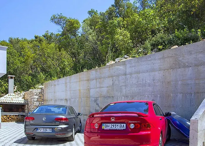 Vesela - One Bedroom With Balcony And Sea View *